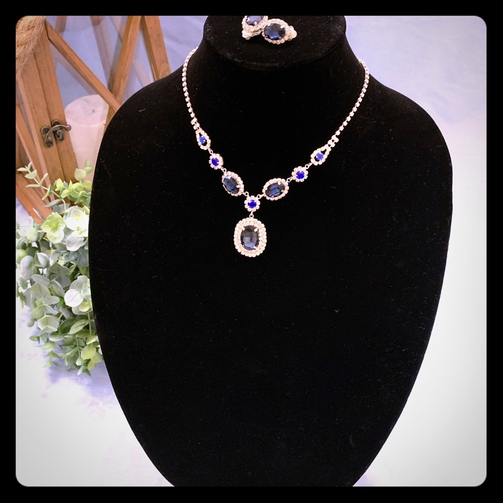 🌱 Sparkling set Necklace and Earrings 🌱